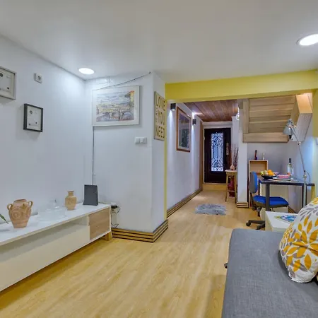 Cetral And Cozy In Bairro Alto Apartment *