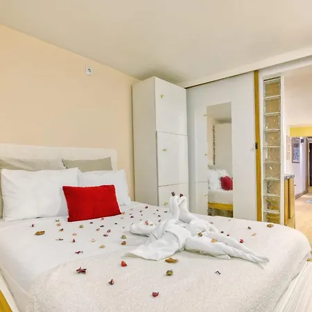 Cetral And Cozy In Bairro Alto * Lisboa