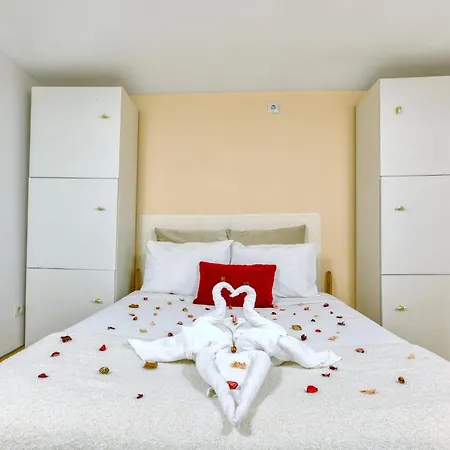 Cetral And Cozy In Bairro Alto Lisboa