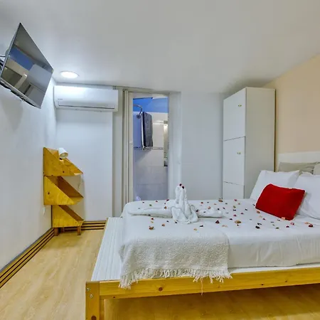 Cetral And Cozy In Bairro Alto Apartmán Lisboa